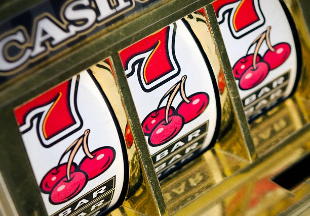 Baccarat payout table showing commission and payline rules